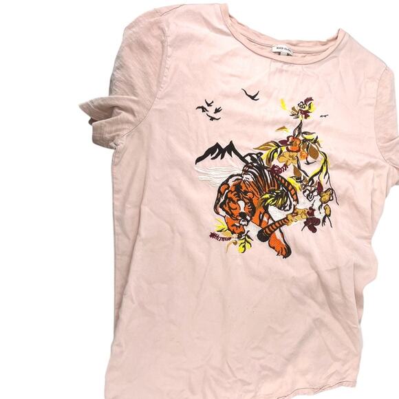 River Island Tops - M short-sleeve crewneck t-shirt vintage-style embroidered tiger mountain tee top